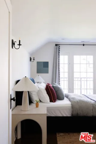 1056 S Mansfield Avenue, Los Angeles, California 90019