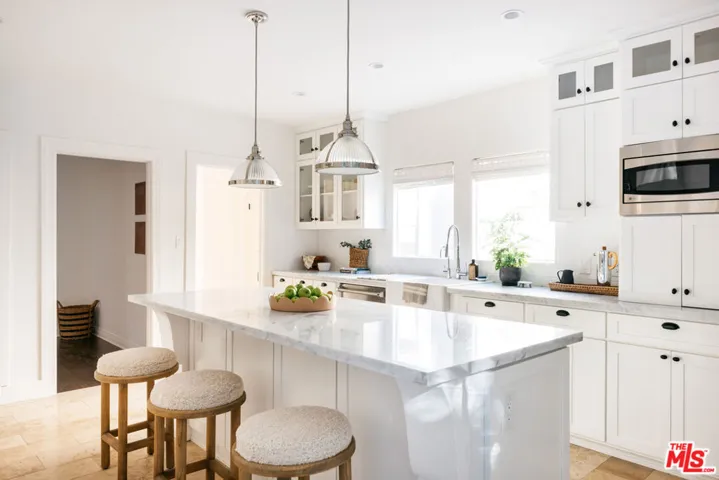 1056 S Mansfield Avenue, Los Angeles, California 90019