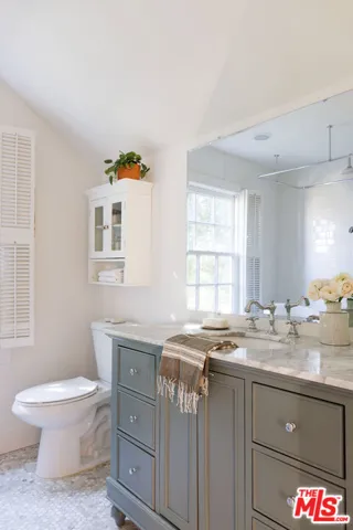 1056 S Mansfield Avenue, Los Angeles, California 90019