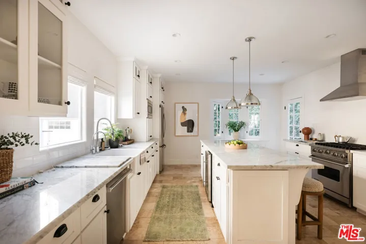 1056 S Mansfield Avenue, Los Angeles, California 90019