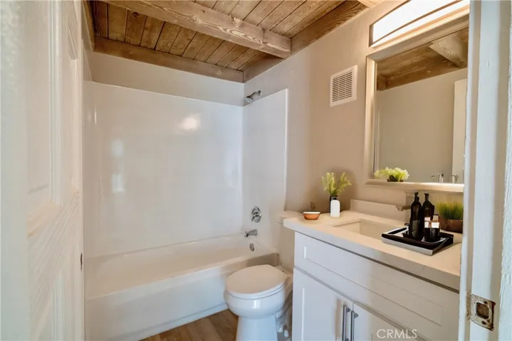 283 Avocado Street, Costa Mesa, California 92627