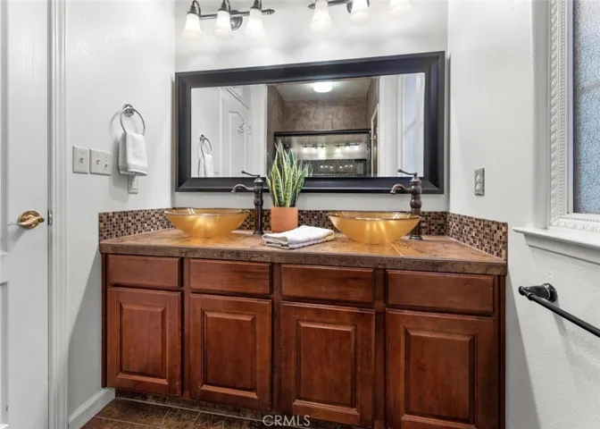 5435 W Buena Vista Avenue, Visalia, California 93291
