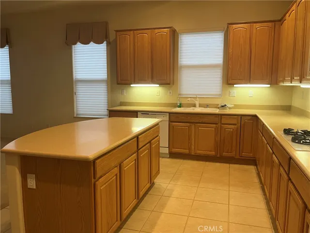 Kitchen with big​​‌​​​​‌​​‌‌​​‌​​​‌‌​​​‌​​‌‌​​‌‌​​‌‌​​​​ island