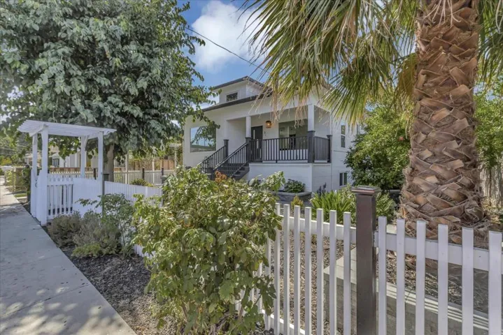 92 Sunnyside Avenue, Campbell, California 95008