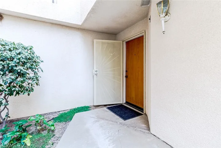 10022 Reseda Boulevard 23, Northridge, California 91324