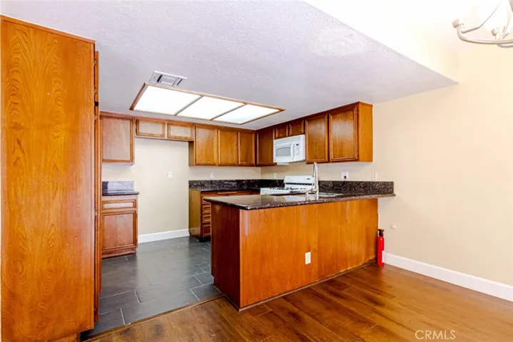 10022 Reseda Boulevard 23, Northridge, California 91324