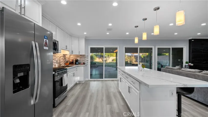 9752 Laramie Avenue, Chatsworth, California 91311