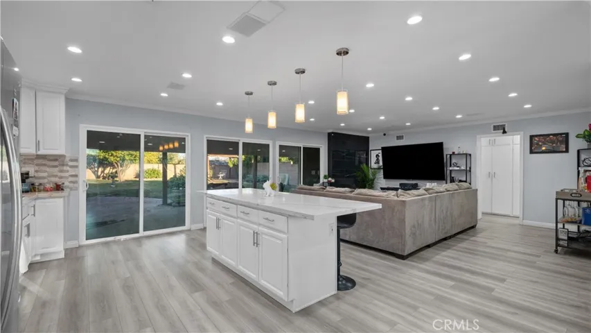 9752 Laramie Avenue, Chatsworth, California 91311