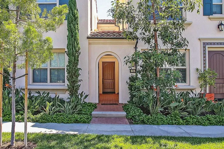 72 Thornhurst, Irvine, California 92620