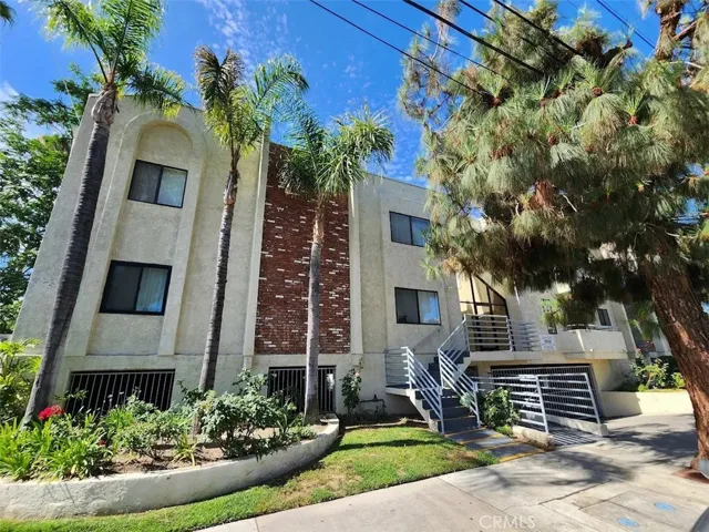 21620 Saticoy Street, Canoga Park, California 91304