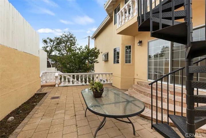 3561 Gladiola Drive, Calabasas, California 91302