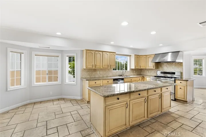 3561 Gladiola Drive, Calabasas, California 91302