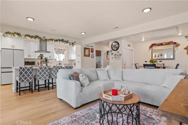 814 Greycliff Avenue, La Puente, California 91744