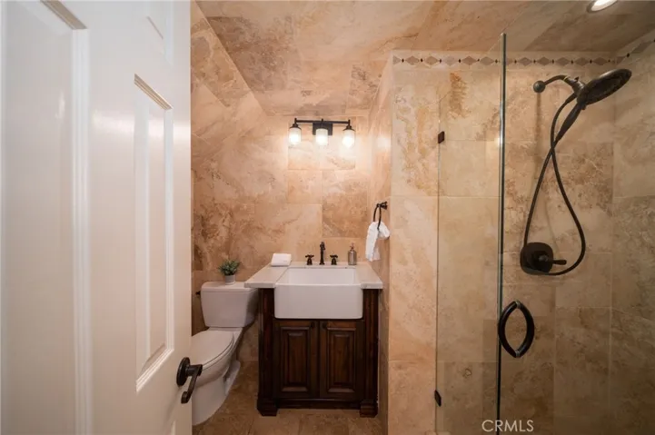 Do you see the stone on the ceiling. This bathroom feels like royalty.