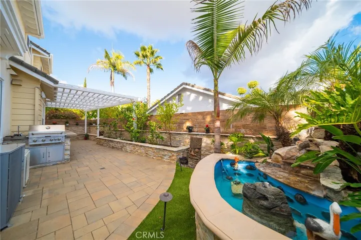This backyard is gorgeous.