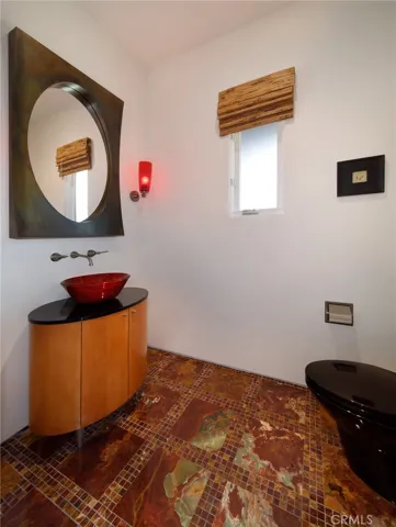 Main floor 1/2 bath.