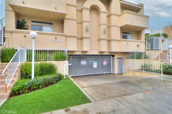 13801 Oxnard Street 208, Valley Glen, California 91401