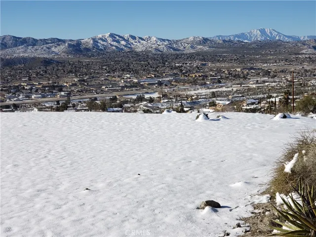 6245 Palo Alto Avenue, Yucca Valley, California 92284