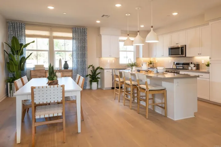 438 Omega Glen, Escondido, California 92025