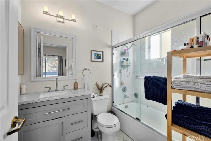 1st ensuite bathroom
