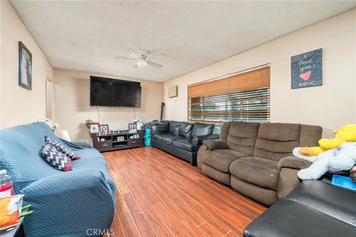 8488 5th Avenue, Hesperia, California 92345