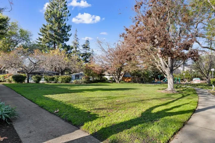 123 Flynn Avenue A, Mountain View, California 94043