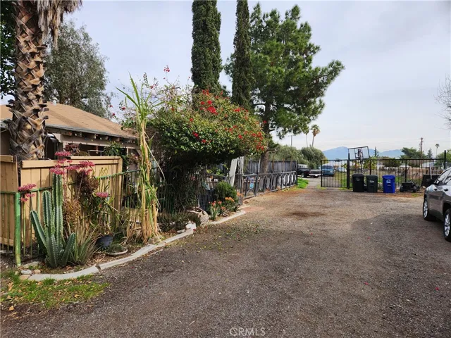 8423 Laurel Avenue, Fontana, California 92335