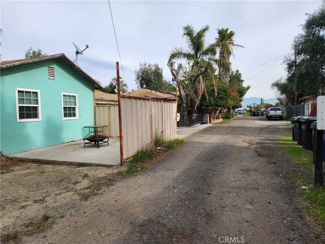 8423 Laurel Avenue, Fontana, California 92335
