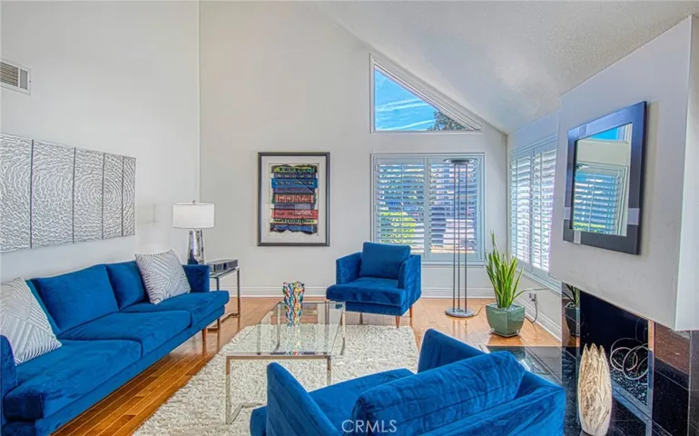 Tall ceilings welcome you!