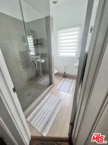 542 N Kenmore Avenue, Los Angeles, California 90004