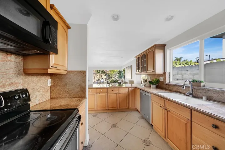 6781 Bridgewater Drive, Huntington Beach, California 92647