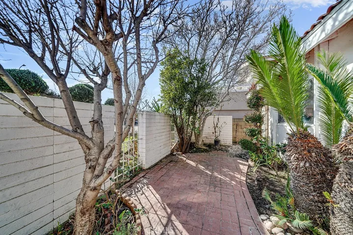 6781 Bridgewater Drive, Huntington Beach, California 92647