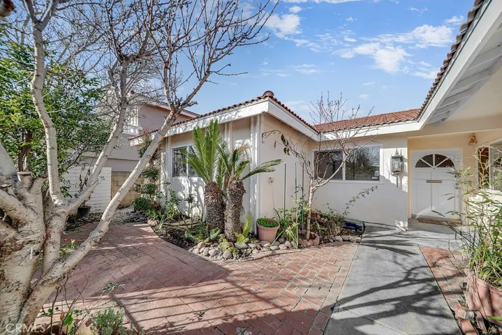 6781 Bridgewater Drive, Huntington Beach, California 92647