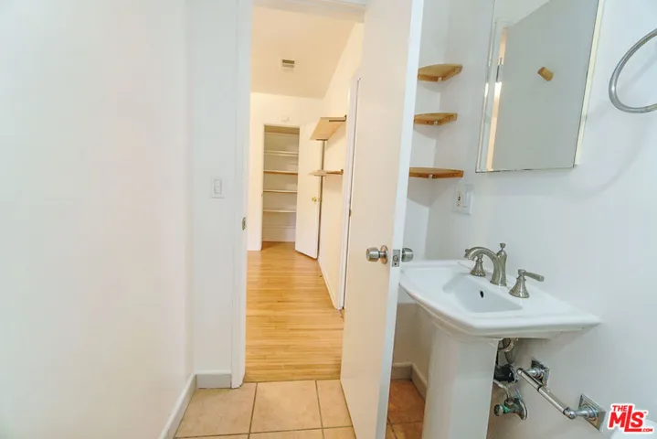 1105 Indiana Avenue, Venice, California 90291