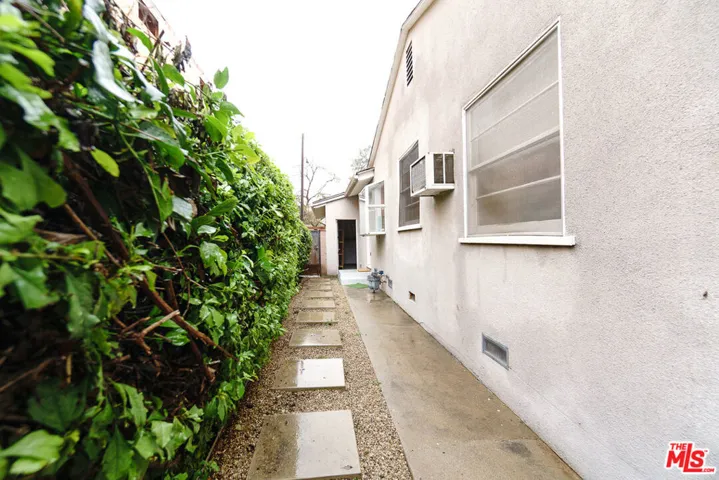 1105 Indiana Avenue, Venice, California 90291