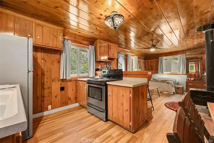 Kitchen now has brand new granite countertops!