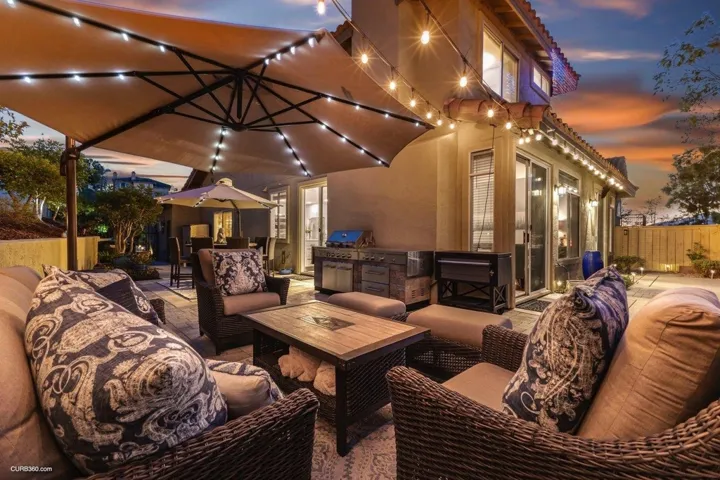 822 Calle Montera, Escondido, California 92025