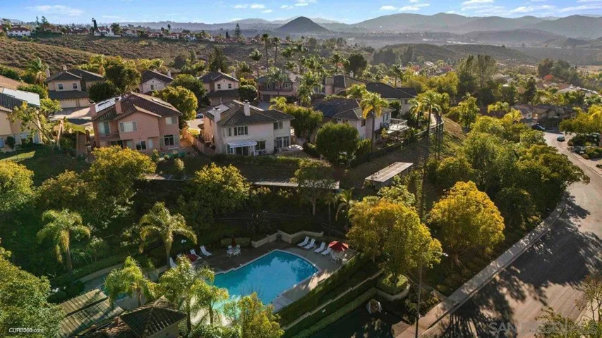 822 Calle Montera, Escondido, California 92025