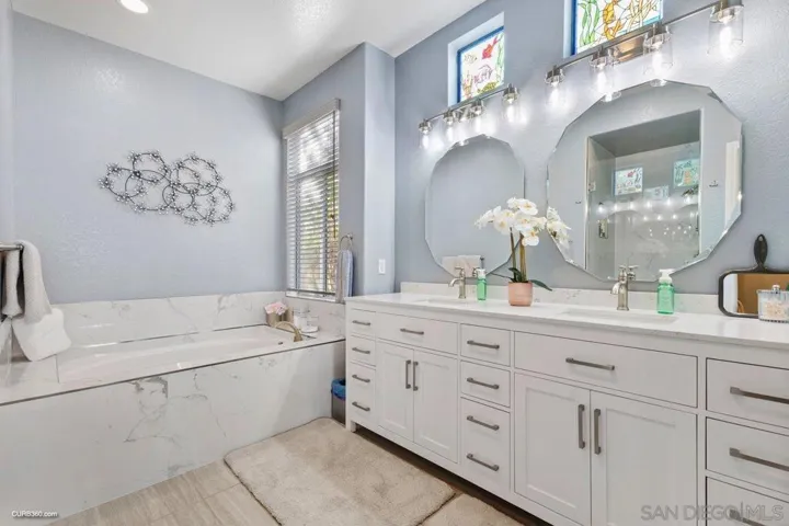 822 Calle Montera, Escondido, California 92025