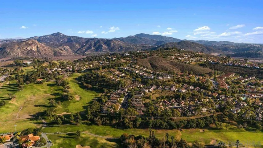 822 Calle Montera, Escondido, California 92025