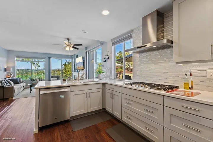 822 Calle Montera, Escondido, California 92025