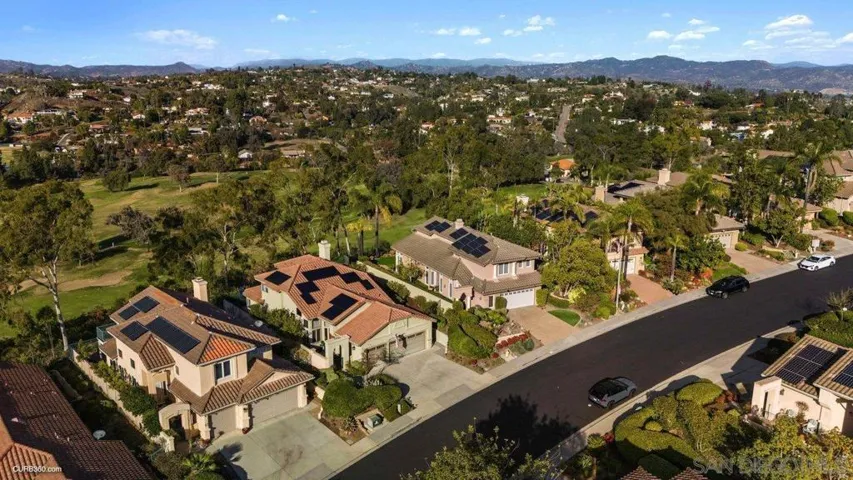 822 Calle Montera, Escondido, California 92025