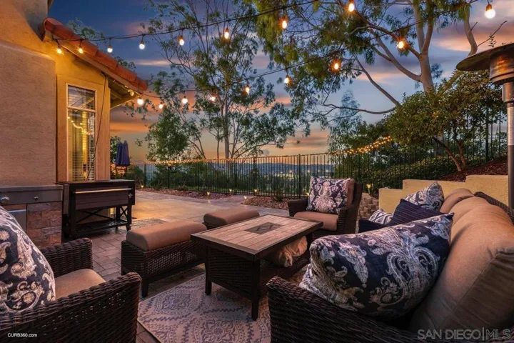 822 Calle Montera, Escondido, California 92025