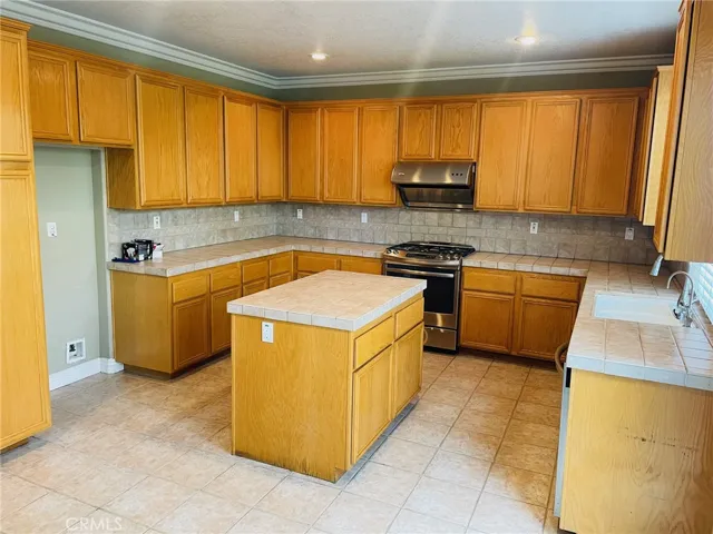 14038 Parkwood Ave, Eastvale, California 92880