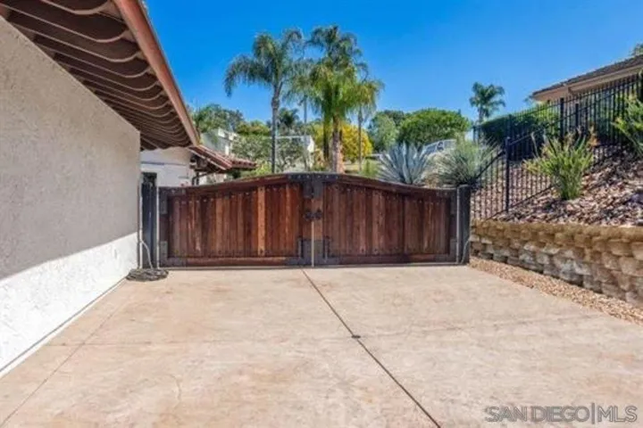 12833 Lunada Place, San Diego, California 92128