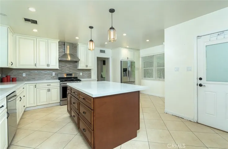 600 Amherst Drive, Burbank, California 91504