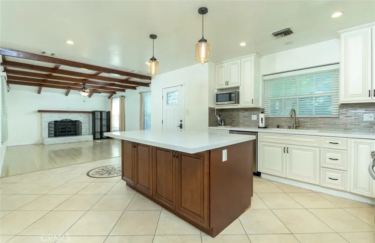 600 Amherst Drive, Burbank, California 91504