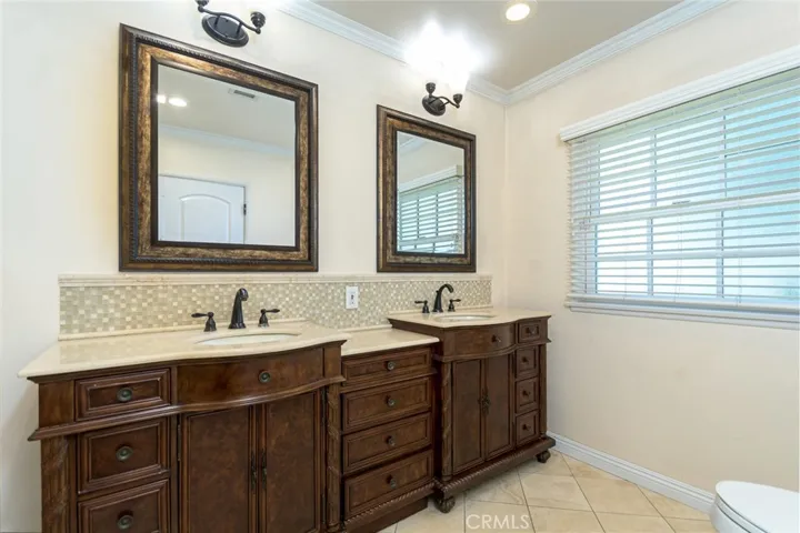 600 Amherst Drive, Burbank, California 91504