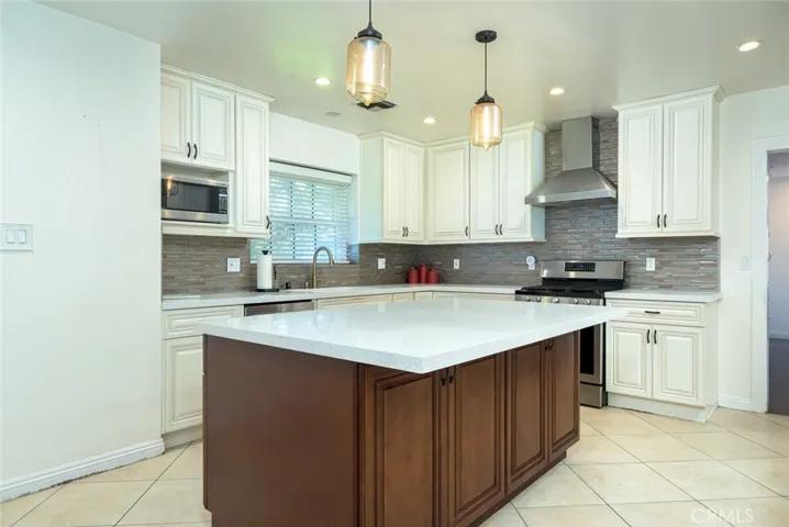 600 Amherst Drive, Burbank, California 91504