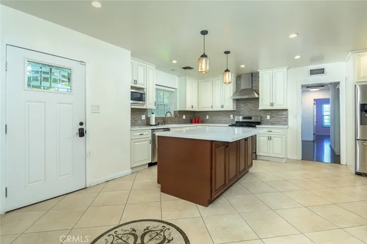 600 Amherst Drive, Burbank, California 91504